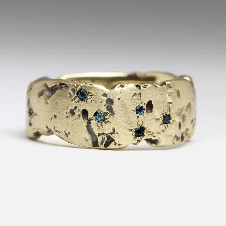 Anel Vintage Dourado com Cristal Azul Embutido | Ouro