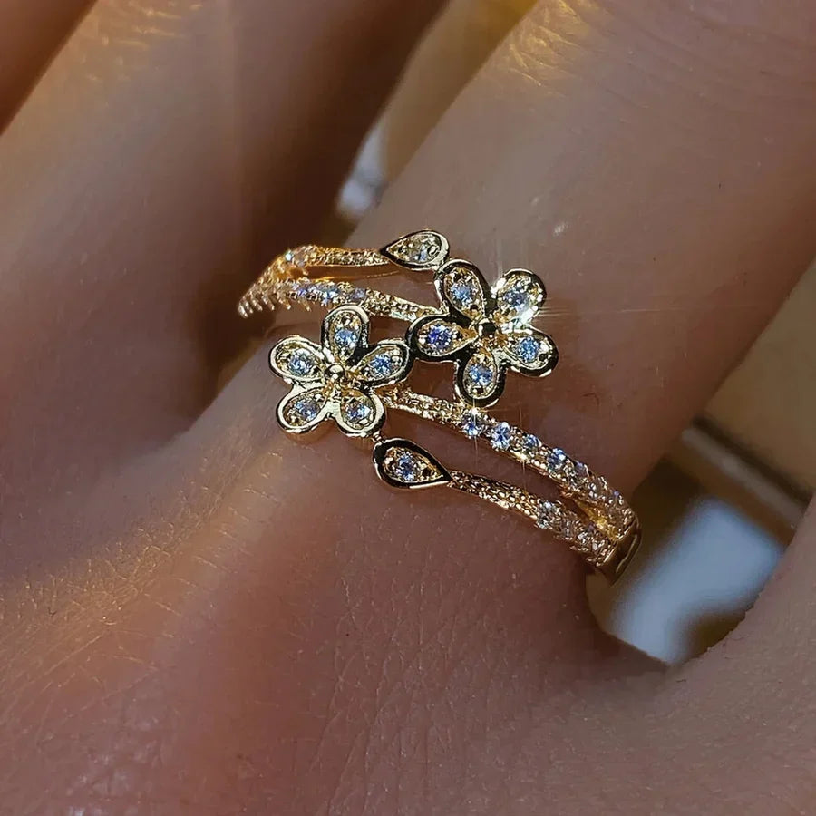 Anel Elegante Flor Dourada Brilhante | Ouro